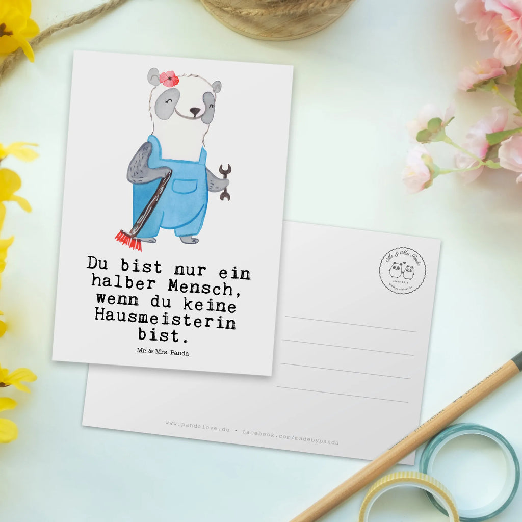 Postkarte Hausmeisterin mit Herz Postkarte, Karte, Geschenkkarte, Grußkarte, Einladung, Ansichtskarte, Geburtstagskarte, Einladungskarte, Dankeskarte, Ansichtskarten, Einladung Geburtstag, Einladungskarten Geburtstag, Beruf, Ausbildung, Jubiläum, Abschied, Rente, Kollege, Kollegin, Geschenk, Schenken, Arbeitskollege, Mitarbeiter, Firma, Danke, Dankeschön, Hausmeisterin, Concierge, Hausverwalterin, Facility Manager