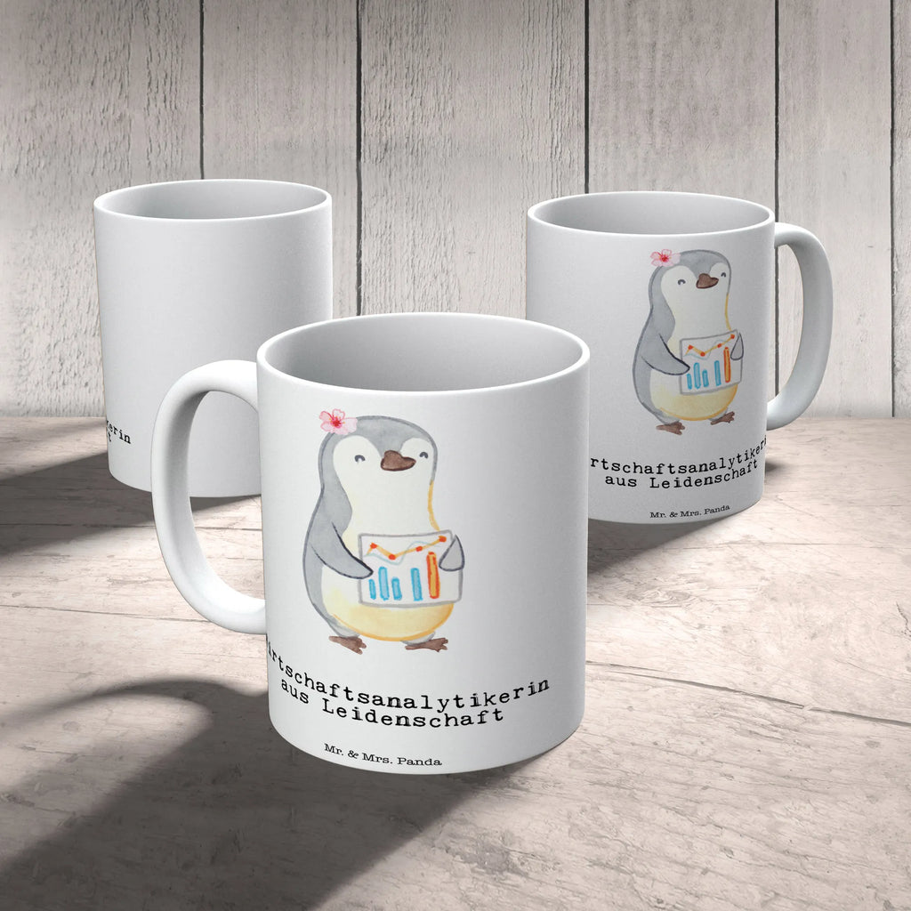 Tasse Wirtschaftsanalytikerin aus Leidenschaft Tasse, Kaffeetasse, Teetasse, Becher, Kaffeebecher, Teebecher, Keramiktasse, Porzellantasse, Büro Tasse, Geschenk Tasse, Tasse Sprüche, Tasse Motive, Kaffeetassen, Tasse bedrucken, Designer Tasse, Cappuccino Tassen, Schöne Teetassen, Beruf, Ausbildung, Jubiläum, Abschied, Rente, Kollege, Kollegin, Geschenk, Schenken, Arbeitskollege, Mitarbeiter, Firma, Danke, Dankeschön