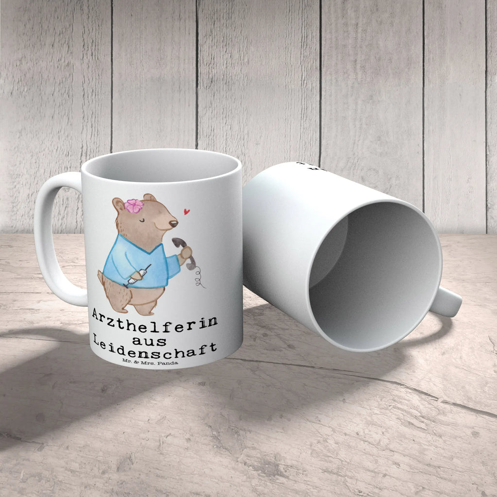 Tasse Arzthelferin aus Leidenschaft Tasse, Kaffeetasse, Teetasse, Becher, Kaffeebecher, Teebecher, Keramiktasse, Porzellantasse, Büro Tasse, Geschenk Tasse, Tasse Sprüche, Tasse Motive, Kaffeetassen, Tasse bedrucken, Designer Tasse, Cappuccino Tassen, Schöne Teetassen, Beruf, Ausbildung, Jubiläum, Abschied, Rente, Kollege, Kollegin, Geschenk, Schenken, Arbeitskollege, Mitarbeiter, Firma, Danke, Dankeschön, Arzthelferin, Medizinische Fachangestellte