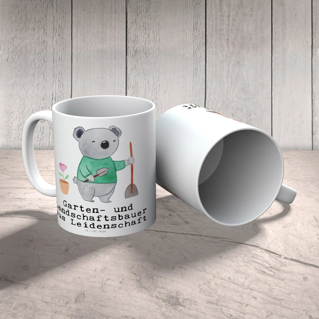 Tasse Garten- und Landschaftsbauer aus Leidenschaft Tasse, Kaffeetasse, Teetasse, Becher, Kaffeebecher, Teebecher, Keramiktasse, Porzellantasse, Büro Tasse, Geschenk Tasse, Tasse Sprüche, Tasse Motive, Kaffeetassen, Tasse bedrucken, Designer Tasse, Cappuccino Tassen, Schöne Teetassen, Beruf, Ausbildung, Jubiläum, Abschied, Rente, Kollege, Kollegin, Geschenk, Schenken, Arbeitskollege, Mitarbeiter, Firma, Danke, Dankeschön, Gärtner, Gartenplaner, Gärtnerei, Gartenbau, Hobbygärtner, Garten- und Landschaftsbauer