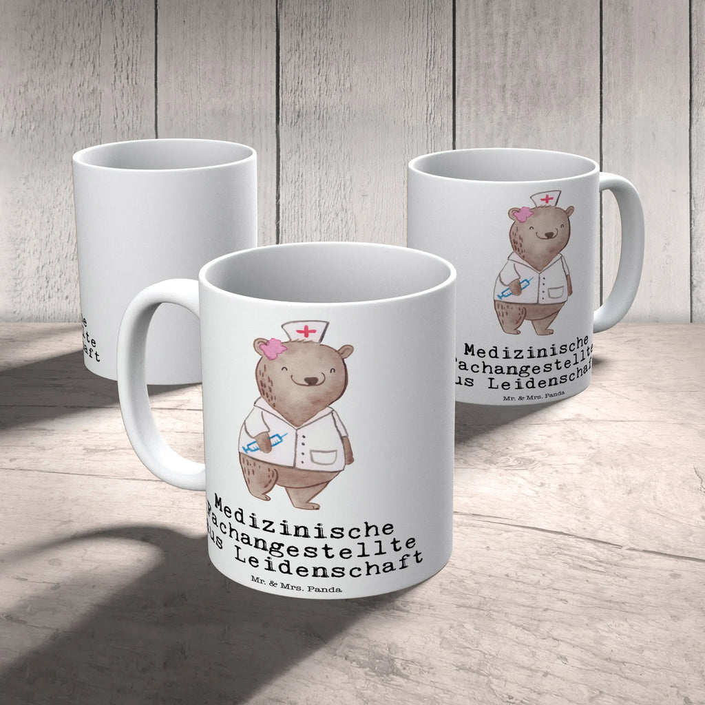 Tasse Medizinische Fachangestellte aus Leidenschaft Tasse, Kaffeetasse, Teetasse, Becher, Kaffeebecher, Teebecher, Keramiktasse, Porzellantasse, Büro Tasse, Geschenk Tasse, Tasse Sprüche, Tasse Motive, Kaffeetassen, Tasse bedrucken, Designer Tasse, Cappuccino Tassen, Schöne Teetassen, Beruf, Ausbildung, Jubiläum, Abschied, Rente, Kollege, Kollegin, Geschenk, Schenken, Arbeitskollege, Mitarbeiter, Firma, Danke, Dankeschön, Arzthelferin, Medizinische Fachangestellte, Sprechstundenhilfe