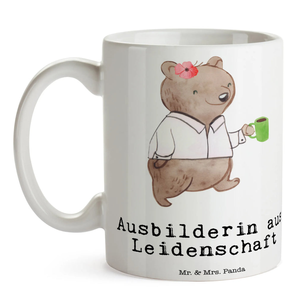 Tasse Ausbilderin aus Leidenschaft Tasse, Kaffeetasse, Teetasse, Becher, Kaffeebecher, Teebecher, Keramiktasse, Porzellantasse, Büro Tasse, Geschenk Tasse, Tasse Sprüche, Tasse Motive, Kaffeetassen, Tasse bedrucken, Designer Tasse, Cappuccino Tassen, Schöne Teetassen, Beruf, Ausbildung, Jubiläum, Abschied, Rente, Kollege, Kollegin, Geschenk, Schenken, Arbeitskollege, Mitarbeiter, Firma, Danke, Dankeschön, Ausbilderin, Tutorin, Ausbilderprüfung