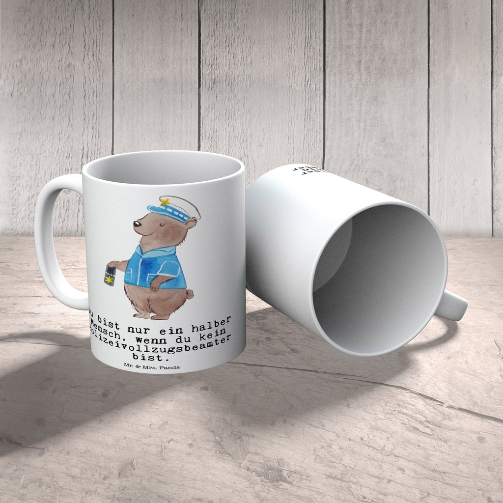 Tasse Polizeivollzugsbeamter mit Herz Tasse, Kaffeetasse, Teetasse, Becher, Kaffeebecher, Teebecher, Keramiktasse, Porzellantasse, Büro Tasse, Geschenk Tasse, Tasse Sprüche, Tasse Motive, Kaffeetassen, Tasse bedrucken, Designer Tasse, Cappuccino Tassen, Schöne Teetassen, Beruf, Ausbildung, Jubiläum, Abschied, Rente, Kollege, Kollegin, Geschenk, Schenken, Arbeitskollege, Mitarbeiter, Firma, Danke, Dankeschön, Polizeivollzugsbeamter, Polizist, Polizei