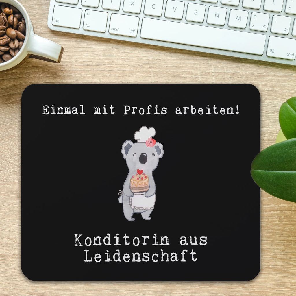 Mauspad Konditorin aus Leidenschaft Mousepad, Computer zubehör, Büroausstattung, PC Zubehör, Arbeitszimmer, Mauspad, Einzigartiges Mauspad, Designer Mauspad, Mausunterlage, Mauspad Büro, Beruf, Ausbildung, Jubiläum, Abschied, Rente, Kollege, Kollegin, Geschenk, Schenken, Arbeitskollege, Mitarbeiter, Firma, Danke, Dankeschön, Konditorin, Kuchenbäckerin, Patissierin, Confiseurin, Bäckerin