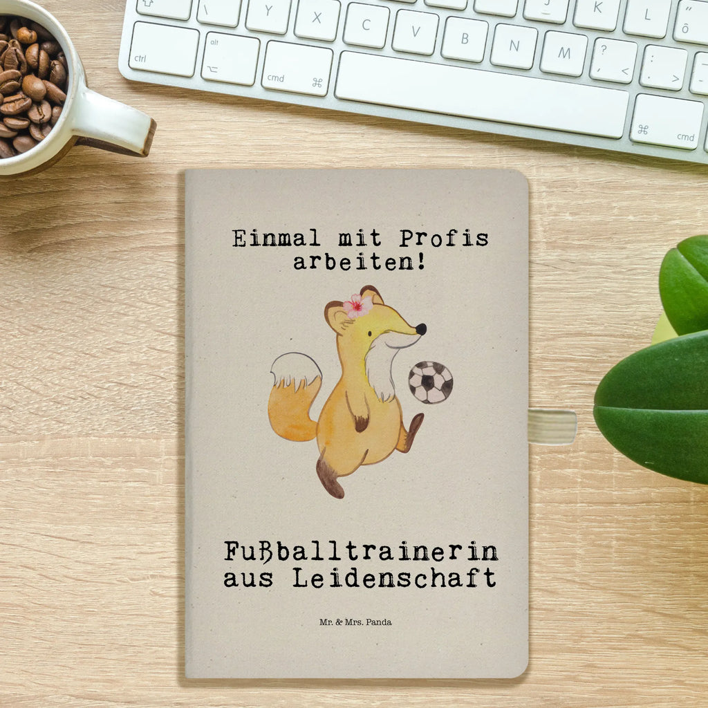 Baumwoll Notizbuch Fußballtrainerin aus Leidenschaft Notizen, Eintragebuch, Tagebuch, Notizblock, Adressbuch, Journal, Kladde, Skizzenbuch, Notizheft, Schreibbuch, Schreibheft, Beruf, Ausbildung, Jubiläum, Abschied, Rente, Kollege, Kollegin, Geschenk, Schenken, Arbeitskollege, Mitarbeiter, Firma, Danke, Dankeschön, Fußballtrainerin, Fußballspiel, Glücksbringer, Verein Fußball