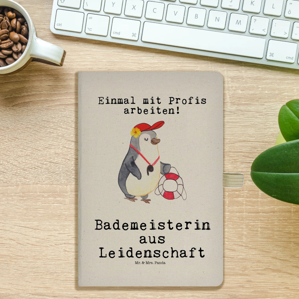 Baumwoll Notizbuch Bademeisterin aus Leidenschaft Notizen, Eintragebuch, Tagebuch, Notizblock, Adressbuch, Journal, Kladde, Skizzenbuch, Notizheft, Schreibbuch, Schreibheft, Beruf, Ausbildung, Jubiläum, Abschied, Rente, Kollege, Kollegin, Geschenk, Schenken, Arbeitskollege, Mitarbeiter, Firma, Danke, Dankeschön, Bademeisterin, Rettungsschwimmerin, Schwimmmeisterin, Schwimmbad, Freibad, Badeanstalt, Schwimmverein, Schwimmschule