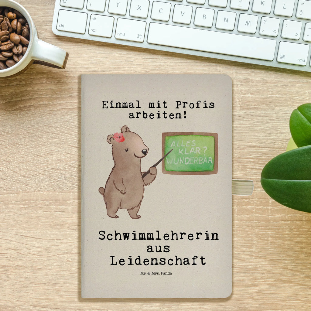 Baumwoll Notizbuch Schwimmlehrerin aus Leidenschaft Notizen, Eintragebuch, Tagebuch, Notizblock, Adressbuch, Journal, Kladde, Skizzenbuch, Notizheft, Schreibbuch, Schreibheft, Beruf, Ausbildung, Jubiläum, Abschied, Rente, Kollege, Kollegin, Geschenk, Schenken, Arbeitskollege, Mitarbeiter, Firma, Danke, Dankeschön, Schwimmlehrerin, Schwimmbad, Schwimmschule, Schwimmverein