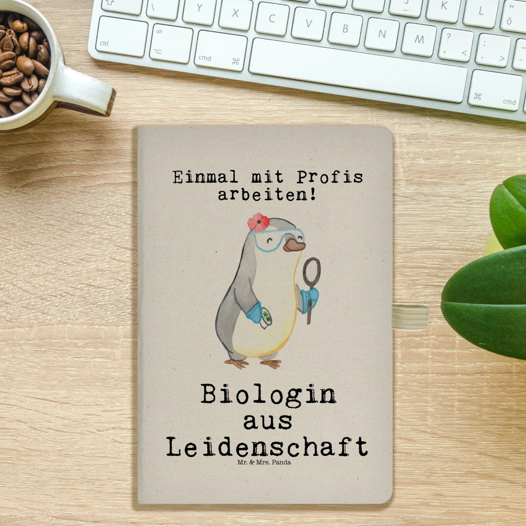 Baumwoll Notizbuch Biologin aus Leidenschaft Notizen, Eintragebuch, Tagebuch, Notizblock, Adressbuch, Journal, Kladde, Skizzenbuch, Notizheft, Schreibbuch, Schreibheft, Beruf, Ausbildung, Jubiläum, Abschied, Rente, Kollege, Kollegin, Geschenk, Schenken, Arbeitskollege, Mitarbeiter, Firma, Danke, Dankeschön, Biologin, Biologie, Naturwissenschaftlerin, Labor, Studium, Bachelor, Master