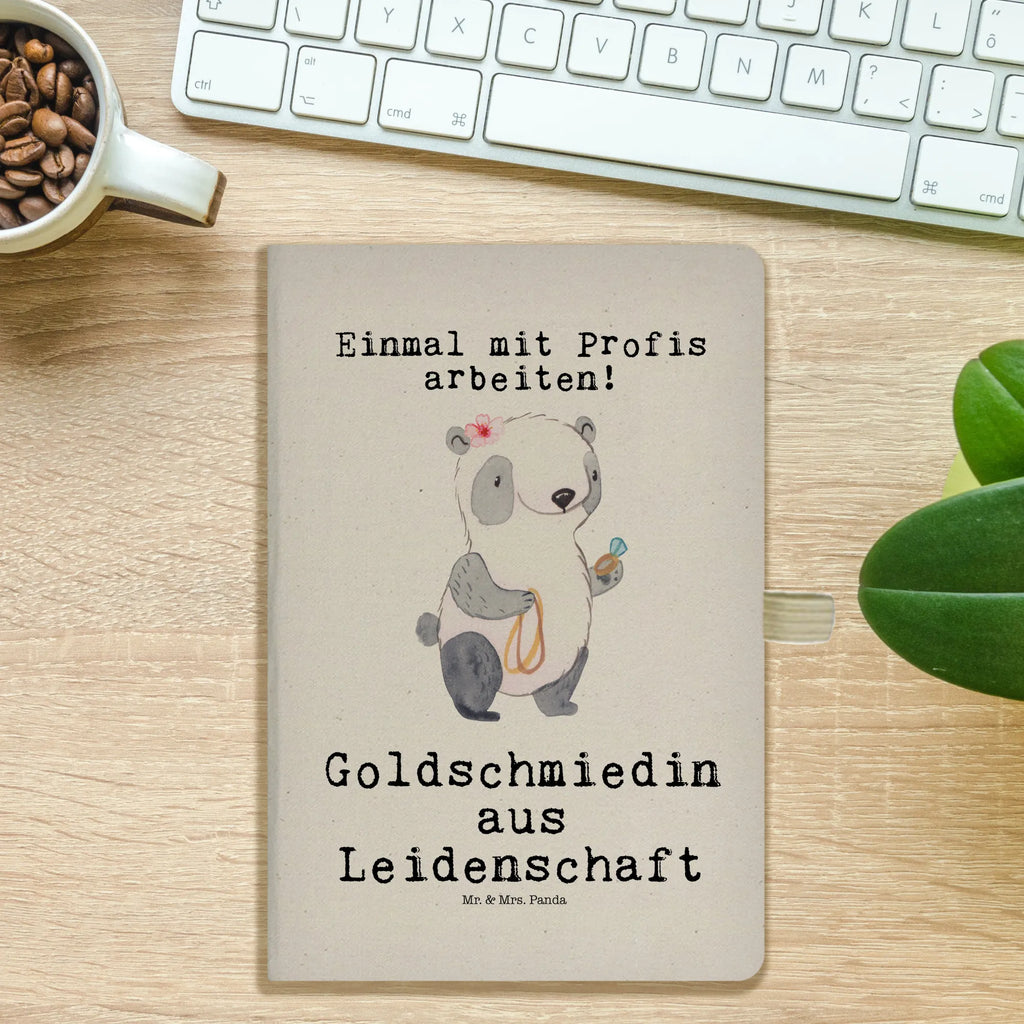 Baumwoll Notizbuch Goldschmiedin aus Leidenschaft Notizen, Eintragebuch, Tagebuch, Notizblock, Adressbuch, Journal, Kladde, Skizzenbuch, Notizheft, Schreibbuch, Schreibheft, Beruf, Ausbildung, Jubiläum, Abschied, Rente, Kollege, Kollegin, Geschenk, Schenken, Arbeitskollege, Mitarbeiter, Firma, Danke, Dankeschön, Juwelierin, Goldschmiedin, Schmiedin, Schmuckwarenhändlerin, Schmuckgeschäft, Eröffnung