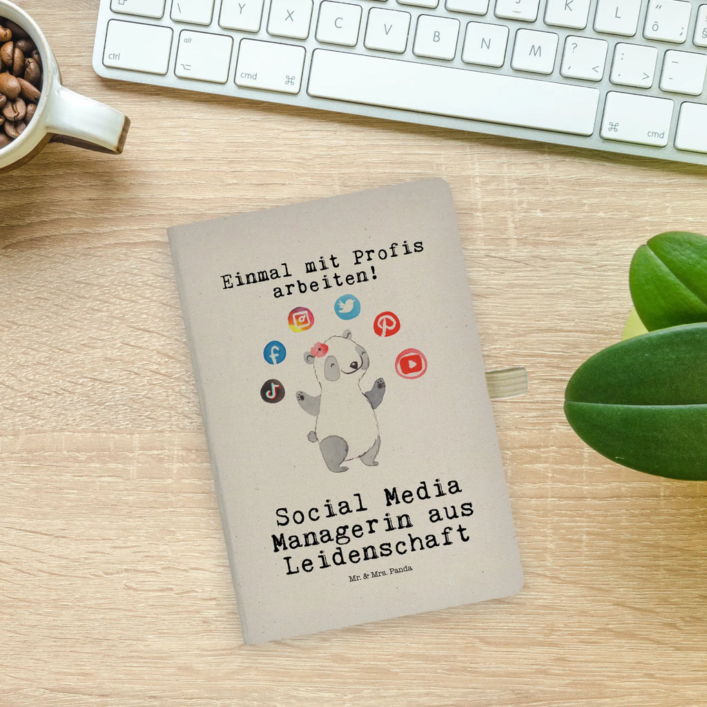 Baumwoll Notizbuch Social Media Managerin Leidenschaft Notizen, Eintragebuch, Tagebuch, Notizblock, Adressbuch, Journal, Kladde, Skizzenbuch, Notizheft, Schreibbuch, Schreibheft, Beruf, Ausbildung, Jubiläum, Abschied, Rente, Kollege, Kollegin, Geschenk, Schenken, Arbeitskollege, Mitarbeiter, Firma, Danke, Dankeschön