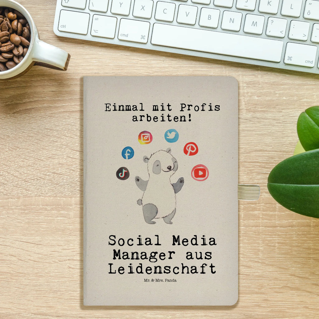 Baumwoll Notizbuch Social Media Manager aus Leidenschaft Notizen, Eintragebuch, Tagebuch, Notizblock, Adressbuch, Journal, Kladde, Skizzenbuch, Notizheft, Schreibbuch, Schreibheft, Beruf, Ausbildung, Jubiläum, Abschied, Rente, Kollege, Kollegin, Geschenk, Schenken, Arbeitskollege, Mitarbeiter, Firma, Danke, Dankeschön