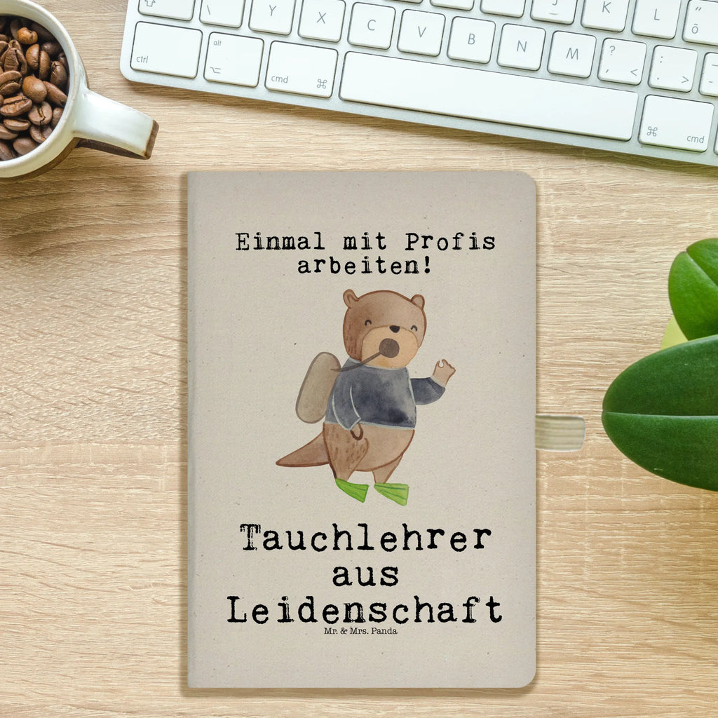 Baumwoll Notizbuch Tauchlehrer aus Leidenschaft Notizen, Eintragebuch, Tagebuch, Notizblock, Adressbuch, Journal, Kladde, Skizzenbuch, Notizheft, Schreibbuch, Schreibheft, Beruf, Ausbildung, Jubiläum, Abschied, Rente, Kollege, Kollegin, Geschenk, Schenken, Arbeitskollege, Mitarbeiter, Firma, Danke, Dankeschön