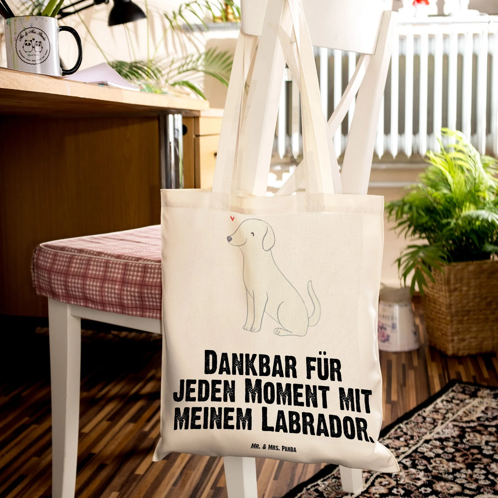 Tragetasche Labrador Moment Beuteltasche, Beutel, Einkaufstasche, Jutebeutel, Stoffbeutel, Tasche, Shopper, Umhängetasche, Strandtasche, Schultertasche, Stofftasche, Tragetasche, Badetasche, Jutetasche, Einkaufstüte, Laptoptasche, Hund, Hunderasse, Rassehund, Hundebesitzer, Geschenk, Tierfreund, Schenken, Welpe, Labrador