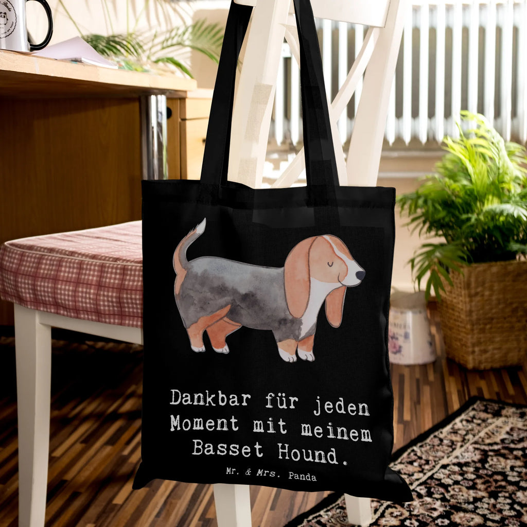 Tragetasche Basset Hound Moment Beuteltasche, Beutel, Einkaufstasche, Jutebeutel, Stoffbeutel, Tasche, Shopper, Umhängetasche, Strandtasche, Schultertasche, Stofftasche, Tragetasche, Badetasche, Jutetasche, Einkaufstüte, Laptoptasche, Hund, Hunderasse, Rassehund, Hundebesitzer, Geschenk, Tierfreund, Schenken, Welpe, Basset Hound, Basset