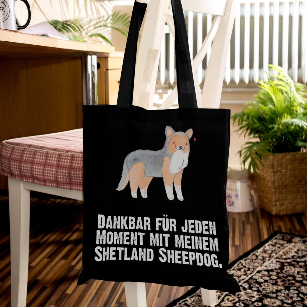 Tragetasche Shetland Sheepdog Moment Beuteltasche, Beutel, Einkaufstasche, Jutebeutel, Stoffbeutel, Tasche, Shopper, Umhängetasche, Strandtasche, Schultertasche, Stofftasche, Tragetasche, Badetasche, Jutetasche, Einkaufstüte, Laptoptasche, Hund, Hunderasse, Rassehund, Hundebesitzer, Geschenk, Tierfreund, Schenken, Welpe, Shetland Sheepdog, Sheltie