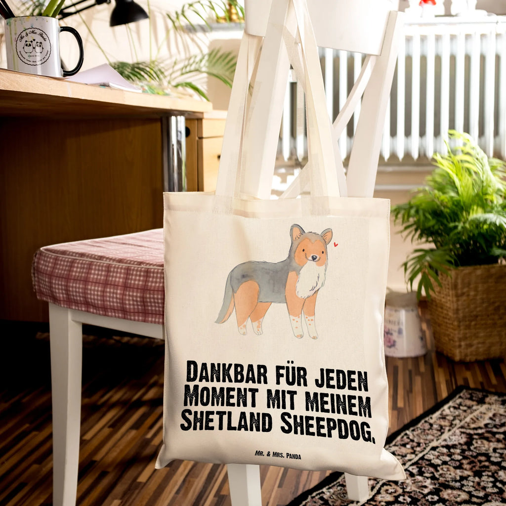 Tragetasche Shetland Sheepdog Moment Beuteltasche, Beutel, Einkaufstasche, Jutebeutel, Stoffbeutel, Tasche, Shopper, Umhängetasche, Strandtasche, Schultertasche, Stofftasche, Tragetasche, Badetasche, Jutetasche, Einkaufstüte, Laptoptasche, Hund, Hunderasse, Rassehund, Hundebesitzer, Geschenk, Tierfreund, Schenken, Welpe, Shetland Sheepdog, Sheltie