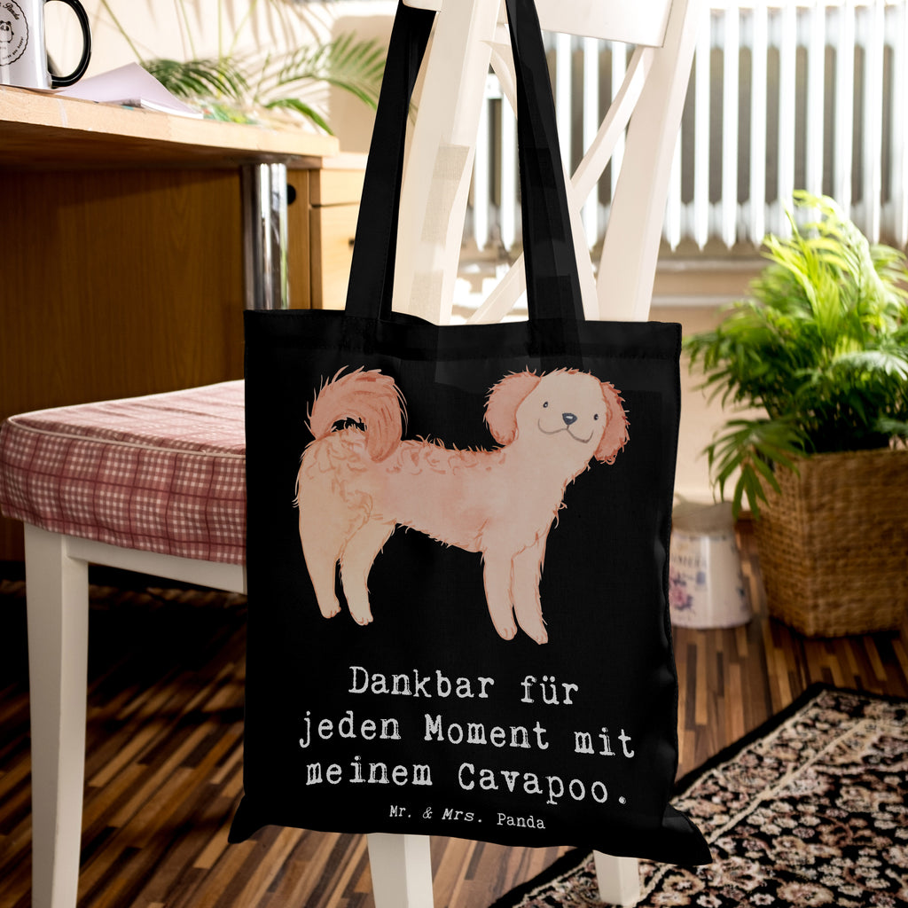 Tragetasche Cavapoo Moment Beuteltasche, Beutel, Einkaufstasche, Jutebeutel, Stoffbeutel, Tasche, Shopper, Umhängetasche, Strandtasche, Schultertasche, Stofftasche, Tragetasche, Badetasche, Jutetasche, Einkaufstüte, Laptoptasche, Hund, Hunderasse, Rassehund, Hundebesitzer, Geschenk, Tierfreund, Schenken, Welpe, Cavapoo, Cavoodle