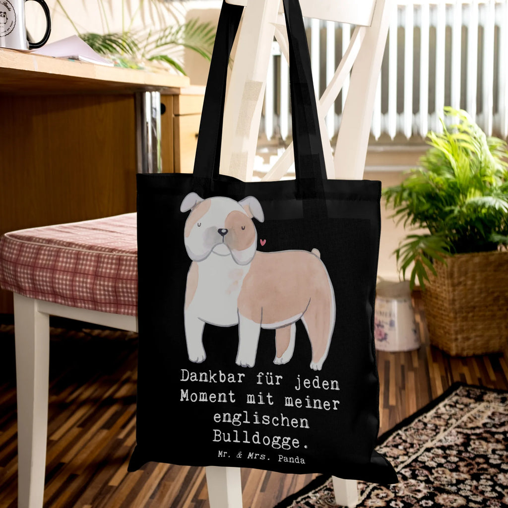 Tragetasche Englische Bulldogge Moment Beuteltasche, Beutel, Einkaufstasche, Jutebeutel, Stoffbeutel, Tasche, Shopper, Umhängetasche, Strandtasche, Schultertasche, Stofftasche, Tragetasche, Badetasche, Jutetasche, Einkaufstüte, Laptoptasche, Hund, Hunderasse, Rassehund, Hundebesitzer, Geschenk, Tierfreund, Schenken, Welpe, Englische Bulldogge, English Bulldog