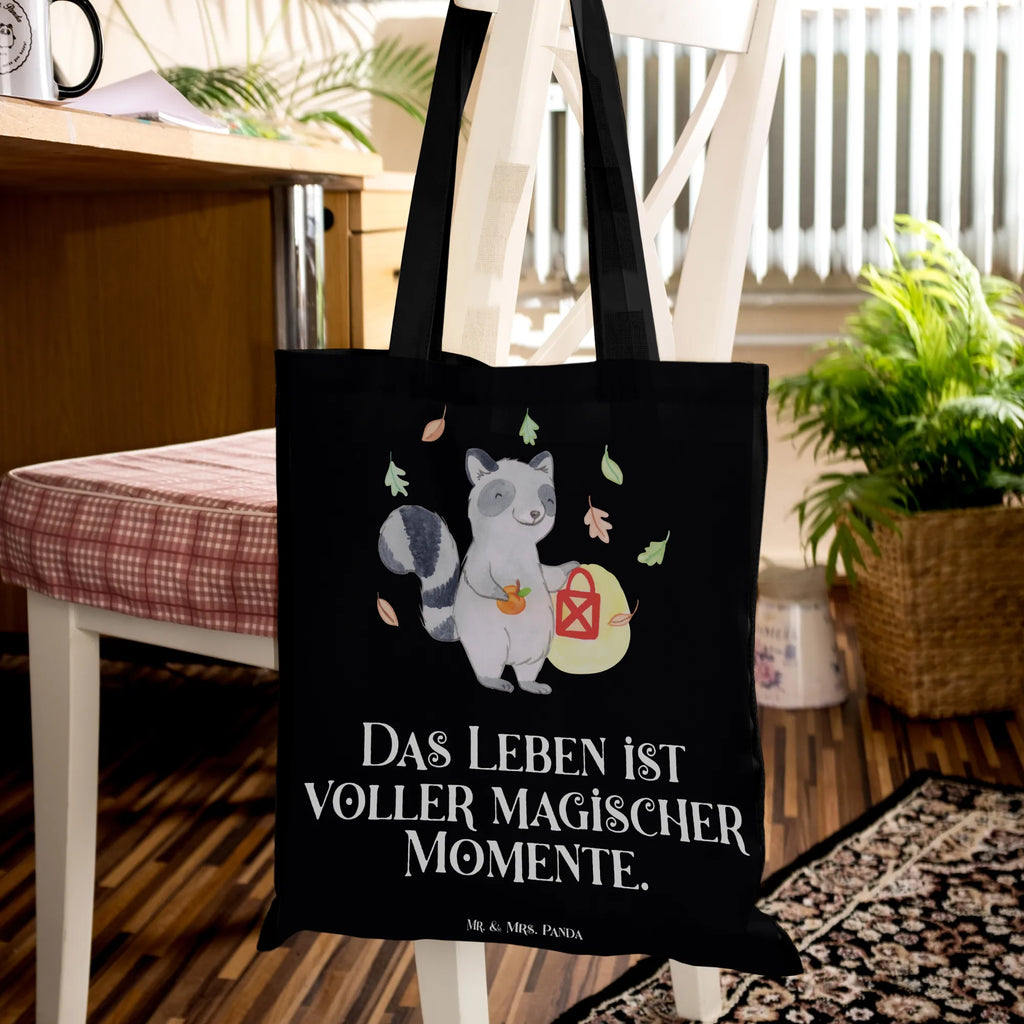 Tragetasche Waschbär Laterne Beuteltasche, Beutel, Einkaufstasche, Jutebeutel, Stoffbeutel, Tasche, Shopper, Umhängetasche, Strandtasche, Schultertasche, Stofftasche, Tragetasche, Badetasche, Jutetasche, Einkaufstüte, Laptoptasche, Halloween, Deko, Martinssingen, Dekoration, Geschenke, Schenken, Halloween Deko, Trick or Treat, Süßes sonst gibt's saures, Waschbär, Laterne, Herbst