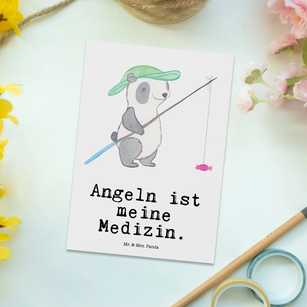 Postkarte Panda Angeln Postkarte, Karte, Geschenkkarte, Grußkarte, Einladung, Ansichtskarte, Geburtstagskarte, Einladungskarte, Dankeskarte, Ansichtskarten, Einladung Geburtstag, Einladungskarten Geburtstag, Geschenk, Sport, Sportart, Hobby, Schenken, Danke, Dankeschön, Auszeichnung, Gewinn, Sportler, angeln, Angelsport, Angelverein, Angler, angeln gehen, Hobbyangler