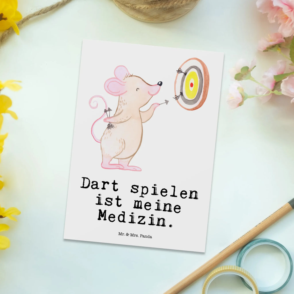 Postkarte Maus Dart spielen Postkarte, Karte, Geschenkkarte, Grußkarte, Einladung, Ansichtskarte, Geburtstagskarte, Einladungskarte, Dankeskarte, Ansichtskarten, Einladung Geburtstag, Einladungskarten Geburtstag, Geschenk, Sport, Sportart, Hobby, Schenken, Danke, Dankeschön, Auszeichnung, Gewinn, Sportler, Dart spielen, Darten, Darts, Dart Turnier