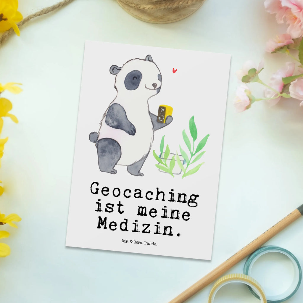 Postkarte Panda Geocaching Postkarte, Karte, Geschenkkarte, Grußkarte, Einladung, Ansichtskarte, Geburtstagskarte, Einladungskarte, Dankeskarte, Ansichtskarten, Einladung Geburtstag, Einladungskarten Geburtstag, Geschenk, Sport, Sportart, Hobby, Schenken, Danke, Dankeschön, Auszeichnung, Gewinn, Sportler, Geocaching, Schatzsuchen, GPS Schnitzeljagd, Opencaching