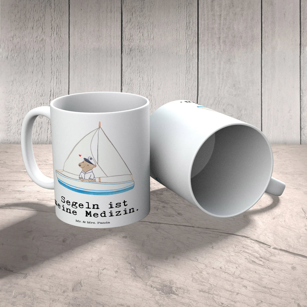 Tasse Bär Segeln Tasse, Kaffeetasse, Teetasse, Becher, Kaffeebecher, Teebecher, Keramiktasse, Porzellantasse, Büro Tasse, Geschenk Tasse, Tasse Sprüche, Tasse Motive, Kaffeetassen, Tasse bedrucken, Designer Tasse, Cappuccino Tassen, Schöne Teetassen, Geschenk, Sport, Sportart, Hobby, Schenken, Danke, Dankeschön, Auszeichnung, Gewinn, Sportler, segeln, Segeltörn, Segelboot, Segelschule, Yachtclub