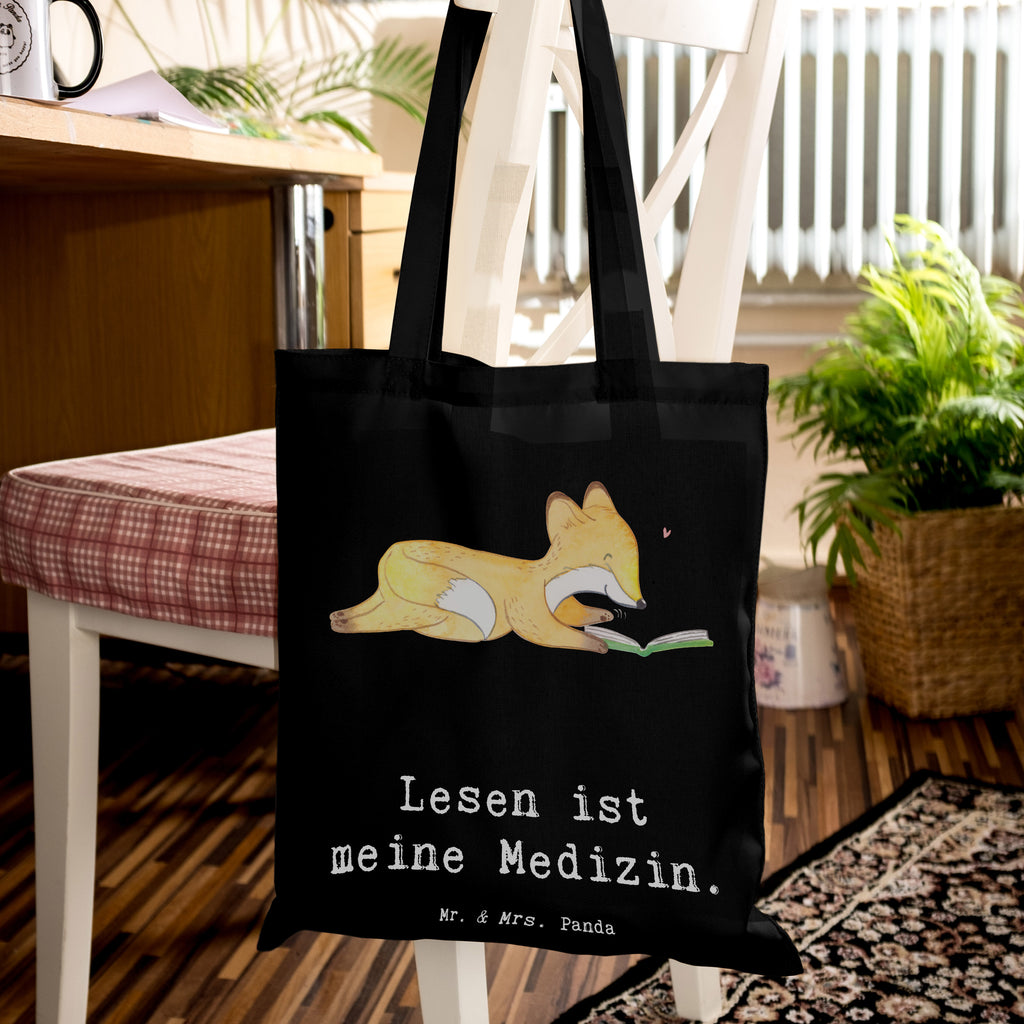 Tragetasche Fuchs Lesen Medizin Beuteltasche, Beutel, Einkaufstasche, Jutebeutel, Stoffbeutel, Tasche, Shopper, Umhängetasche, Strandtasche, Schultertasche, Stofftasche, Tragetasche, Badetasche, Jutetasche, Einkaufstüte, Laptoptasche, Geschenk, Sport, Sportart, Hobby, Schenken, Danke, Dankeschön, Auszeichnung, Gewinn, Sportler, lesen, Bücher lesen, Bücherwurm