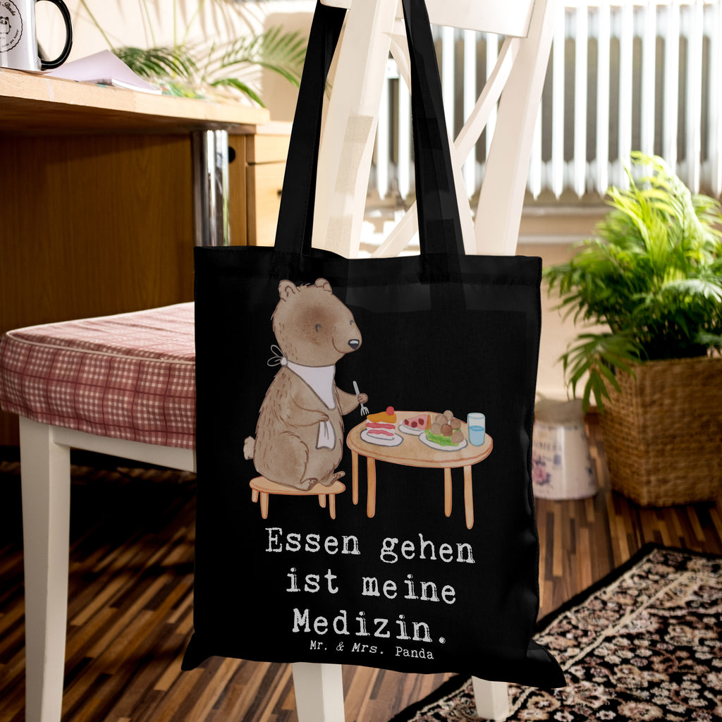 Tragetasche Bär Essen gehen Beuteltasche, Beutel, Einkaufstasche, Jutebeutel, Stoffbeutel, Tasche, Shopper, Umhängetasche, Strandtasche, Schultertasche, Stofftasche, Tragetasche, Badetasche, Jutetasche, Einkaufstüte, Laptoptasche, Geschenk, Sport, Sportart, Hobby, Schenken, Danke, Dankeschön, Auszeichnung, Gewinn, Sportler, Essen gehen, Essen, Restaurant, Restaurantbesuch, Köstlichkeiten