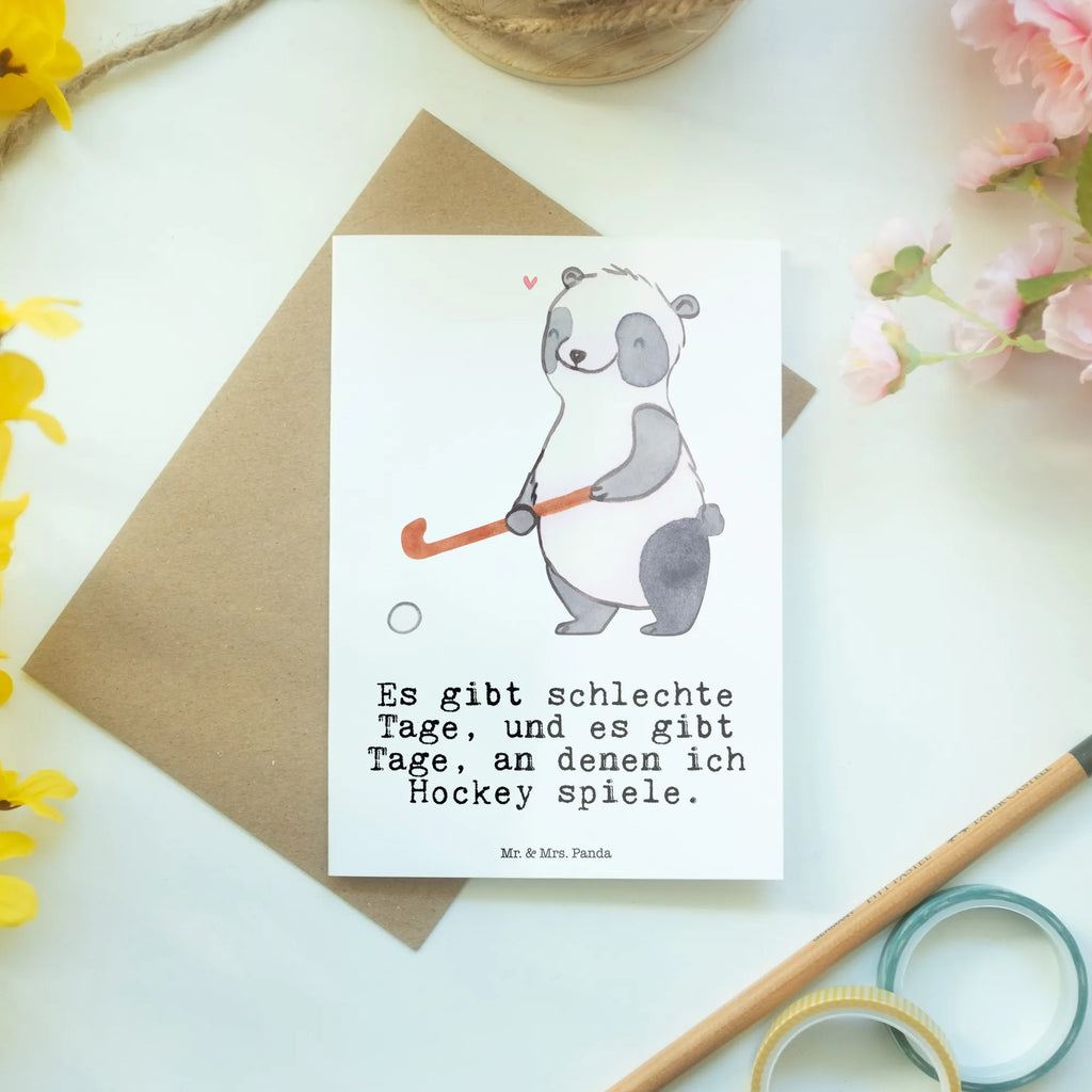 Grußkarte Panda Hockey spielen Grußkarte, Klappkarte, Einladungskarte, Glückwunschkarte, Hochzeitskarte, Geburtstagskarte, Karte, Ansichtskarten, Geschenk, Sport, Sportart, Hobby, Schenken, Danke, Dankeschön, Auszeichnung, Gewinn, Sportler, Hockey spielen, Feldhockey, Hockeyschläger, Hockey Verein