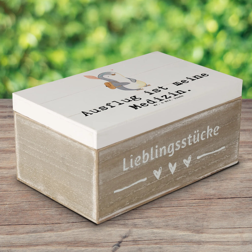 Holzkiste Pinguin Ausflug Holzkiste, Kiste, Schatzkiste, Truhe, Schatulle, XXL, Erinnerungsbox, Erinnerungskiste, Dekokiste, Aufbewahrungsbox, Geschenkbox, Geschenkdose, Geschenk, Sport, Sportart, Hobby, Schenken, Danke, Dankeschön, Auszeichnung, Gewinn, Sportler, Ausflüge machen, reisen, Ausflug, Ausflugsziele