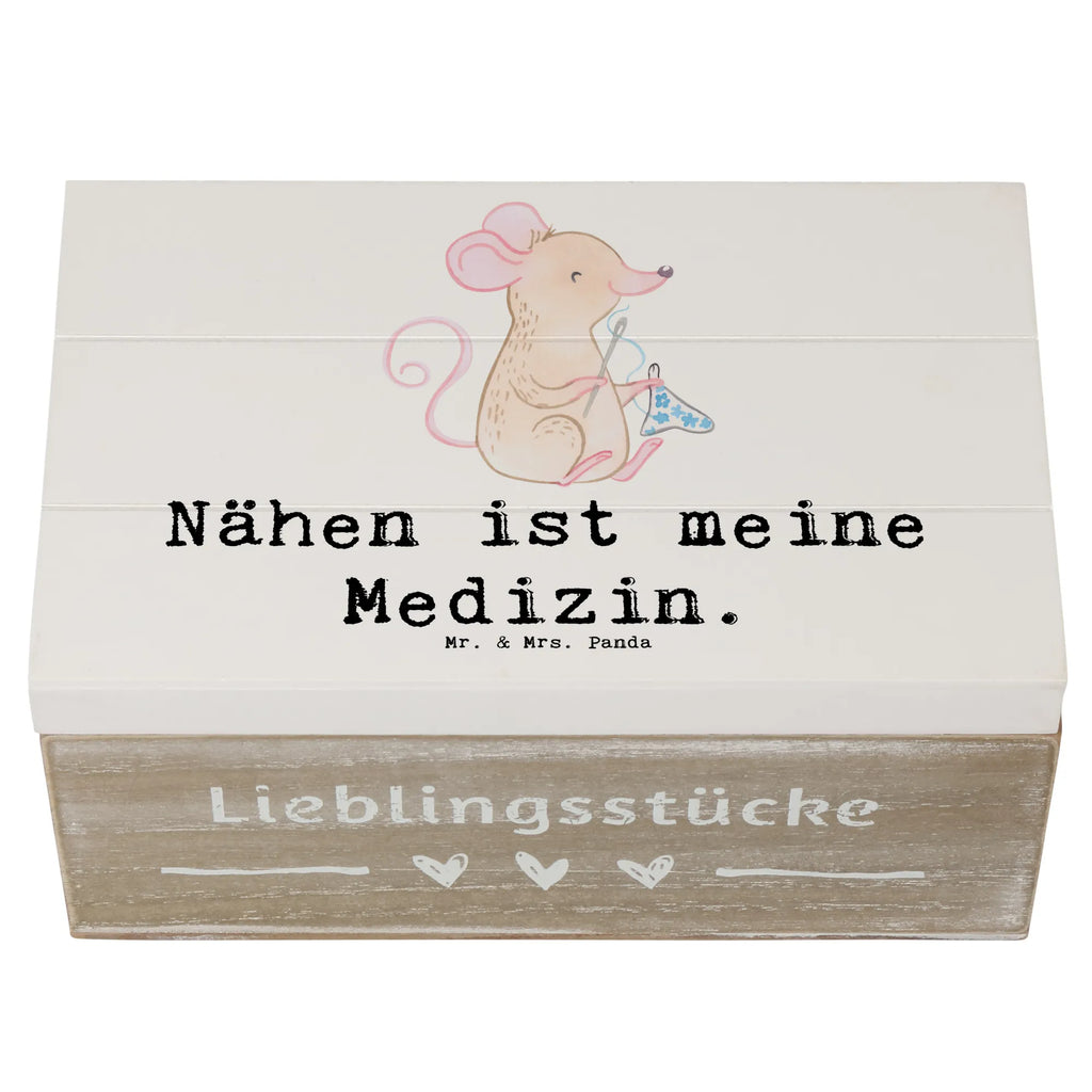 Holzkiste Maus Nähen Holzkiste, Kiste, Schatzkiste, Truhe, Schatulle, XXL, Erinnerungsbox, Erinnerungskiste, Dekokiste, Aufbewahrungsbox, Geschenkbox, Geschenkdose, Geschenk, Sport, Sportart, Hobby, Schenken, Danke, Dankeschön, Auszeichnung, Gewinn, Sportler, Nähen, kreatives Hobby, Nähkurs, Nähmaschine, DIY, Nähprojekte