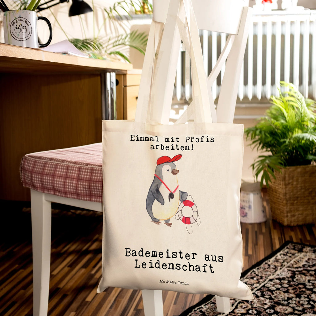 Tragetasche Bademeister aus Leidenschaft Beuteltasche, Beutel, Einkaufstasche, Jutebeutel, Stoffbeutel, Tasche, Shopper, Umhängetasche, Strandtasche, Schultertasche, Stofftasche, Tragetasche, Badetasche, Jutetasche, Einkaufstüte, Laptoptasche, Beruf, Ausbildung, Jubiläum, Abschied, Rente, Kollege, Kollegin, Geschenk, Schenken, Arbeitskollege, Mitarbeiter, Firma, Danke, Dankeschön, Bademeister, Rettungsschwimmer, Schwimmmeister, Schwimmbad, Freibad, Badeanstalt, Schwimmverein, Schwimmschule