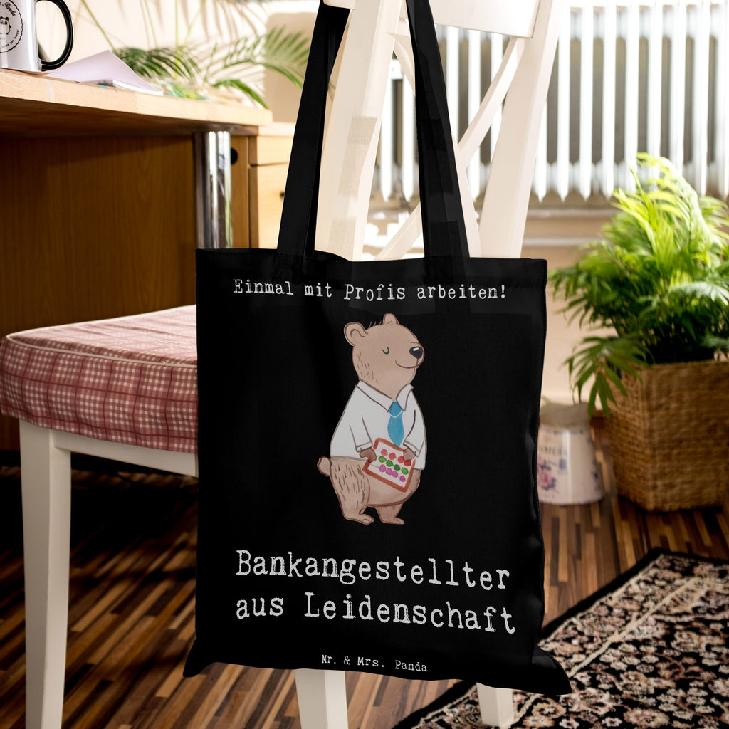 Tragetasche Bankangestellter aus Leidenschaft Beuteltasche, Beutel, Einkaufstasche, Jutebeutel, Stoffbeutel, Tasche, Shopper, Umhängetasche, Strandtasche, Schultertasche, Stofftasche, Tragetasche, Badetasche, Jutetasche, Einkaufstüte, Laptoptasche, Beruf, Ausbildung, Jubiläum, Abschied, Rente, Kollege, Kollegin, Geschenk, Schenken, Arbeitskollege, Mitarbeiter, Firma, Danke, Dankeschön, Bankangestellter, Bankfachmann, Bänker, Bankberater