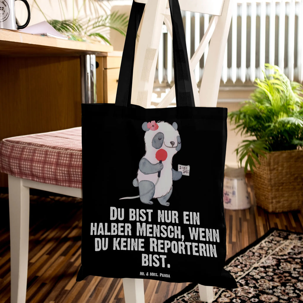 Tragetasche Reporterin mit Herz Beuteltasche, Beutel, Einkaufstasche, Jutebeutel, Stoffbeutel, Tasche, Shopper, Umhängetasche, Strandtasche, Schultertasche, Stofftasche, Tragetasche, Badetasche, Jutetasche, Einkaufstüte, Laptoptasche, Beruf, Ausbildung, Jubiläum, Abschied, Rente, Kollege, Kollegin, Geschenk, Schenken, Arbeitskollege, Mitarbeiter, Firma, Danke, Dankeschön