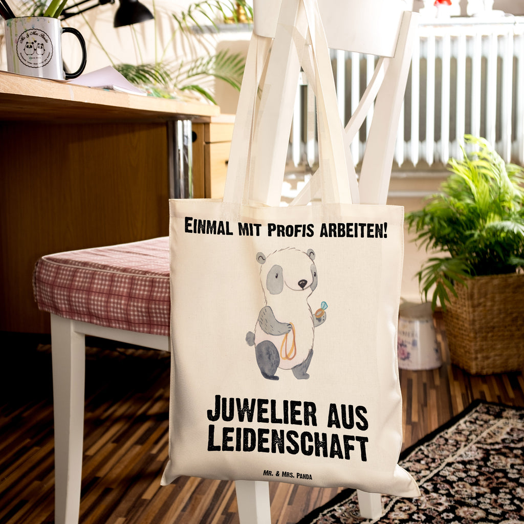 Tragetasche Juwelier aus Leidenschaft Beuteltasche, Beutel, Einkaufstasche, Jutebeutel, Stoffbeutel, Tasche, Shopper, Umhängetasche, Strandtasche, Schultertasche, Stofftasche, Tragetasche, Badetasche, Jutetasche, Einkaufstüte, Laptoptasche, Beruf, Ausbildung, Jubiläum, Abschied, Rente, Kollege, Kollegin, Geschenk, Schenken, Arbeitskollege, Mitarbeiter, Firma, Danke, Dankeschön, Juwelier, Goldschmied, Schmuckwarenhändler, Schmuckgeschäft, Eröffnung