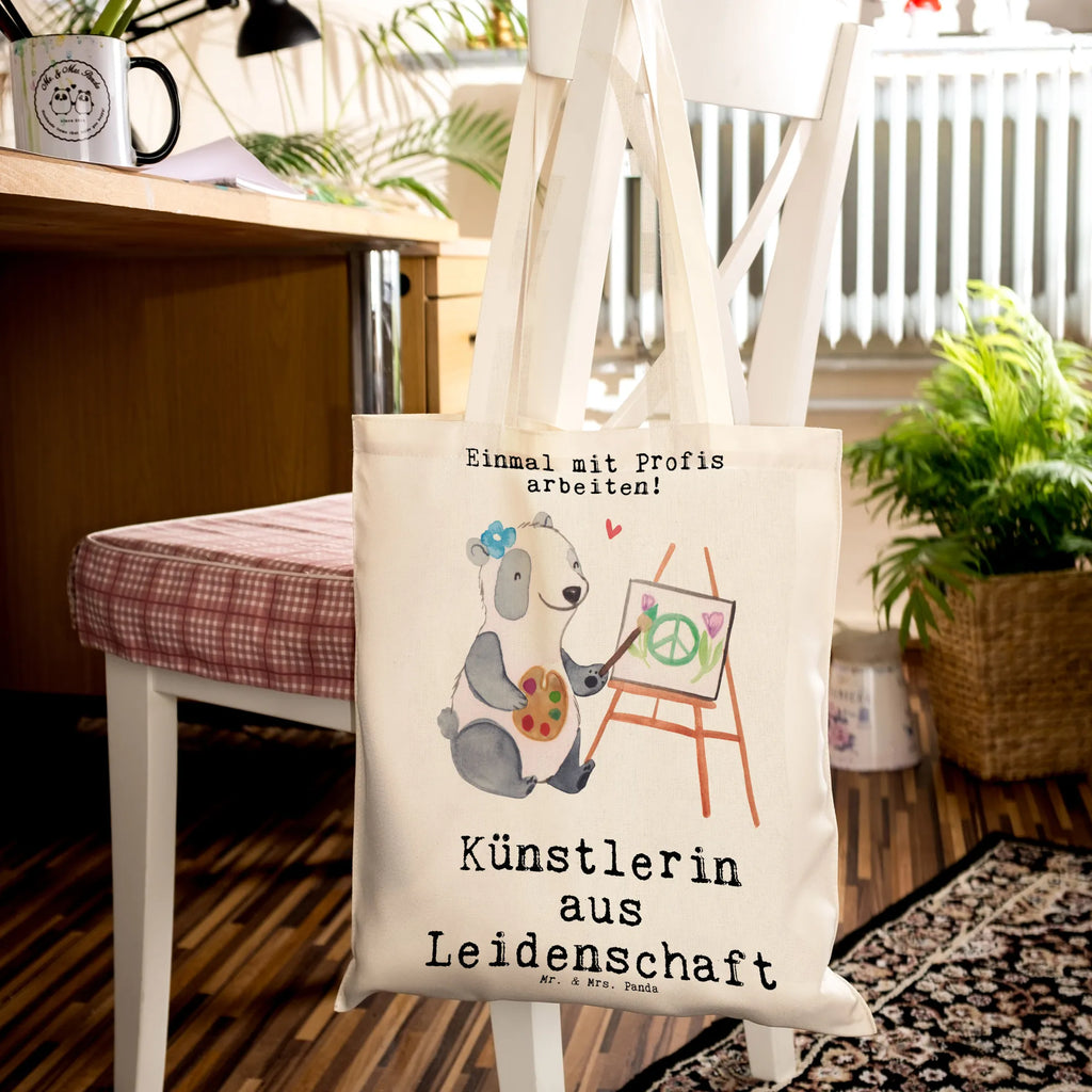 Tragetasche Künstlerin aus Leidenschaft Beuteltasche, Beutel, Einkaufstasche, Jutebeutel, Stoffbeutel, Tasche, Shopper, Umhängetasche, Strandtasche, Schultertasche, Stofftasche, Tragetasche, Badetasche, Jutetasche, Einkaufstüte, Laptoptasche, Beruf, Ausbildung, Jubiläum, Abschied, Rente, Kollege, Kollegin, Geschenk, Schenken, Arbeitskollege, Mitarbeiter, Firma, Danke, Dankeschön, Künstlerin, Malerin, Kunstmalerin, Galerie Eröffnung, Kunstschule