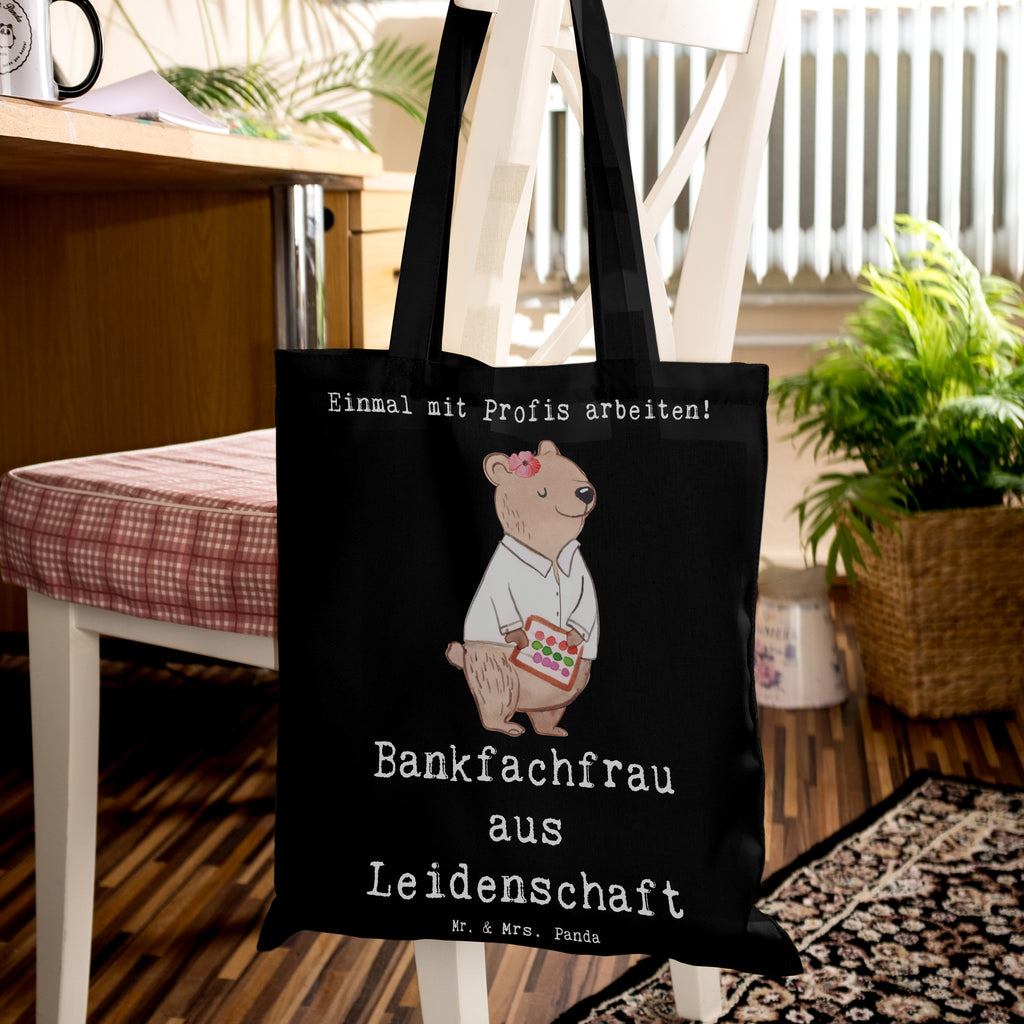 Tragetasche Bankfachfrau aus Leidenschaft Beuteltasche, Beutel, Einkaufstasche, Jutebeutel, Stoffbeutel, Tasche, Shopper, Umhängetasche, Strandtasche, Schultertasche, Stofftasche, Tragetasche, Badetasche, Jutetasche, Einkaufstüte, Laptoptasche, Beruf, Ausbildung, Jubiläum, Abschied, Rente, Kollege, Kollegin, Geschenk, Schenken, Arbeitskollege, Mitarbeiter, Firma, Danke, Dankeschön, Bankfachfrau, Bankangestellte, Bänkerin, Bankberaterin