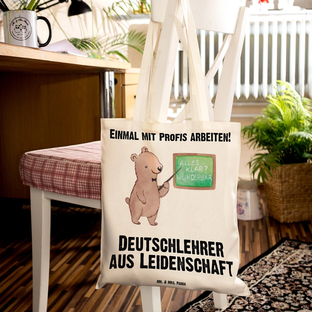 Tragetasche Deutschlehrer aus Leidenschaft Beuteltasche, Beutel, Einkaufstasche, Jutebeutel, Stoffbeutel, Tasche, Shopper, Umhängetasche, Strandtasche, Schultertasche, Stofftasche, Tragetasche, Badetasche, Jutetasche, Einkaufstüte, Laptoptasche, Beruf, Ausbildung, Jubiläum, Abschied, Rente, Kollege, Kollegin, Geschenk, Schenken, Arbeitskollege, Mitarbeiter, Firma, Danke, Dankeschön, Deutschlehrer, Deutschunterricht, Schule, Grundschule