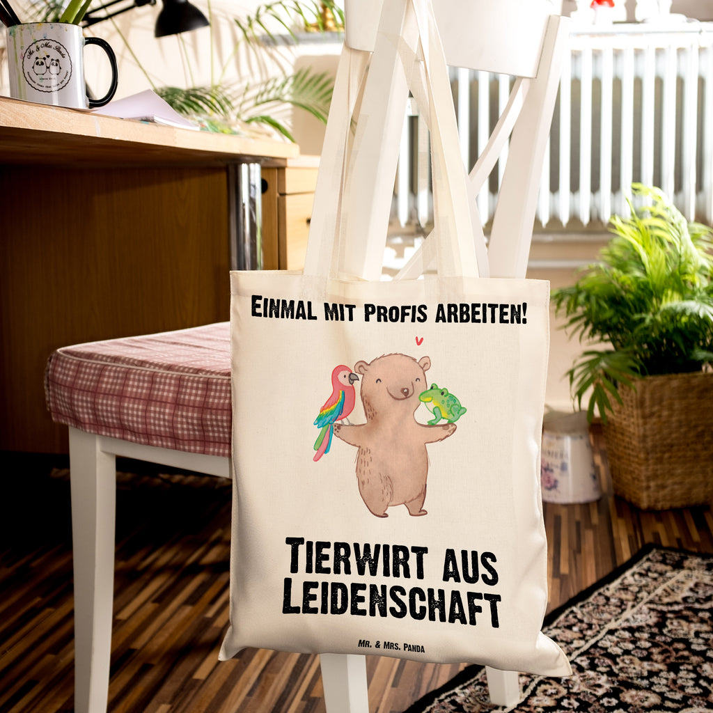 Tragetasche Tierwirt aus Leidenschaft Beuteltasche, Beutel, Einkaufstasche, Jutebeutel, Stoffbeutel, Tasche, Shopper, Umhängetasche, Strandtasche, Schultertasche, Stofftasche, Tragetasche, Badetasche, Jutetasche, Einkaufstüte, Laptoptasche, Beruf, Ausbildung, Jubiläum, Abschied, Rente, Kollege, Kollegin, Geschenk, Schenken, Arbeitskollege, Mitarbeiter, Firma, Danke, Dankeschön, Landwirt; Bauer, Tierwirt, Agronom, Farmer, Bauernhof