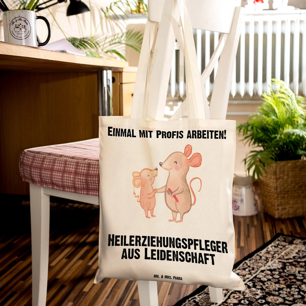 Tragetasche Heilerziehungspfleger aus Leidenschaft Beuteltasche, Beutel, Einkaufstasche, Jutebeutel, Stoffbeutel, Tasche, Shopper, Umhängetasche, Strandtasche, Schultertasche, Stofftasche, Tragetasche, Badetasche, Jutetasche, Einkaufstüte, Laptoptasche, Beruf, Ausbildung, Jubiläum, Abschied, Rente, Kollege, Kollegin, Geschenk, Schenken, Arbeitskollege, Mitarbeiter, Firma, Danke, Dankeschön, Heilerziehungspfleger, Heilpädagoge