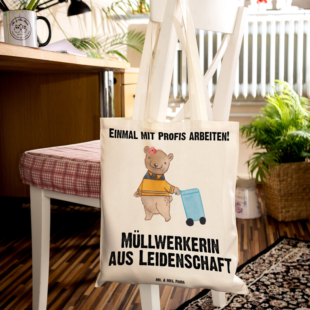 Tragetasche Müllwerkerin aus Leidenschaft Beuteltasche, Beutel, Einkaufstasche, Jutebeutel, Stoffbeutel, Tasche, Shopper, Umhängetasche, Strandtasche, Schultertasche, Stofftasche, Tragetasche, Badetasche, Jutetasche, Einkaufstüte, Laptoptasche, Beruf, Ausbildung, Jubiläum, Abschied, Rente, Kollege, Kollegin, Geschenk, Schenken, Arbeitskollege, Mitarbeiter, Firma, Danke, Dankeschön, Müllwerkerin, Fachkraft Kreislauf- und Abfallwirtschaft, Müllentsorgerin, Kehrichtfrau, Müllfrau, Müllfahreriin