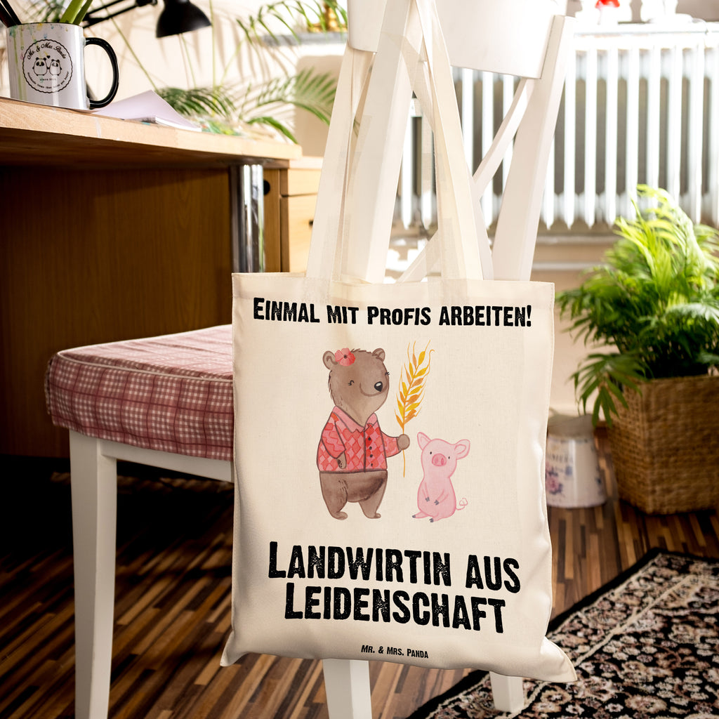 Tragetasche Landwirtin aus Leidenschaft Beuteltasche, Beutel, Einkaufstasche, Jutebeutel, Stoffbeutel, Tasche, Shopper, Umhängetasche, Strandtasche, Schultertasche, Stofftasche, Tragetasche, Badetasche, Jutetasche, Einkaufstüte, Laptoptasche, Beruf, Ausbildung, Jubiläum, Abschied, Rente, Kollege, Kollegin, Geschenk, Schenken, Arbeitskollege, Mitarbeiter, Firma, Danke, Dankeschön, Landwirtin, Bäuerin, Tierwirtin, Agronomin, Farmerin, Bauernhof