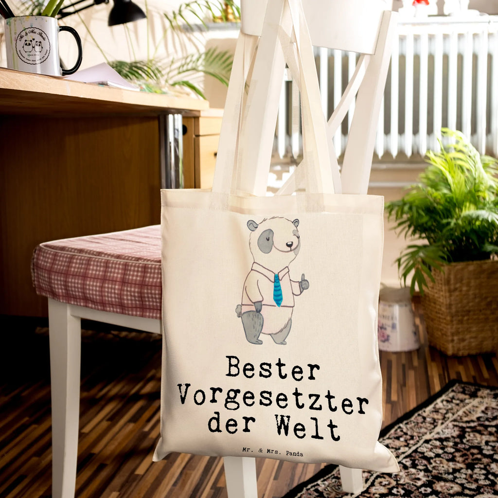 Tragetasche Panda Bester Vorgesetzter der Welt Beuteltasche, Beutel, Einkaufstasche, Jutebeutel, Stoffbeutel, Tasche, Shopper, Umhängetasche, Strandtasche, Schultertasche, Stofftasche, Tragetasche, Badetasche, Jutetasche, Einkaufstüte, Laptoptasche, für, Dankeschön, Geschenk, Schenken, Geburtstag, Geburtstagsgeschenk, Geschenkidee, Danke, Bedanken, Mitbringsel, Freude machen, Geschenktipp, Chef, Boss, Abschiedsgeschenk, Abteilungsleiter, Kollege, Vorgesetzter, Vorgesetzte, Arbeit, Leiter, Arbeitgeber, Führungskraft