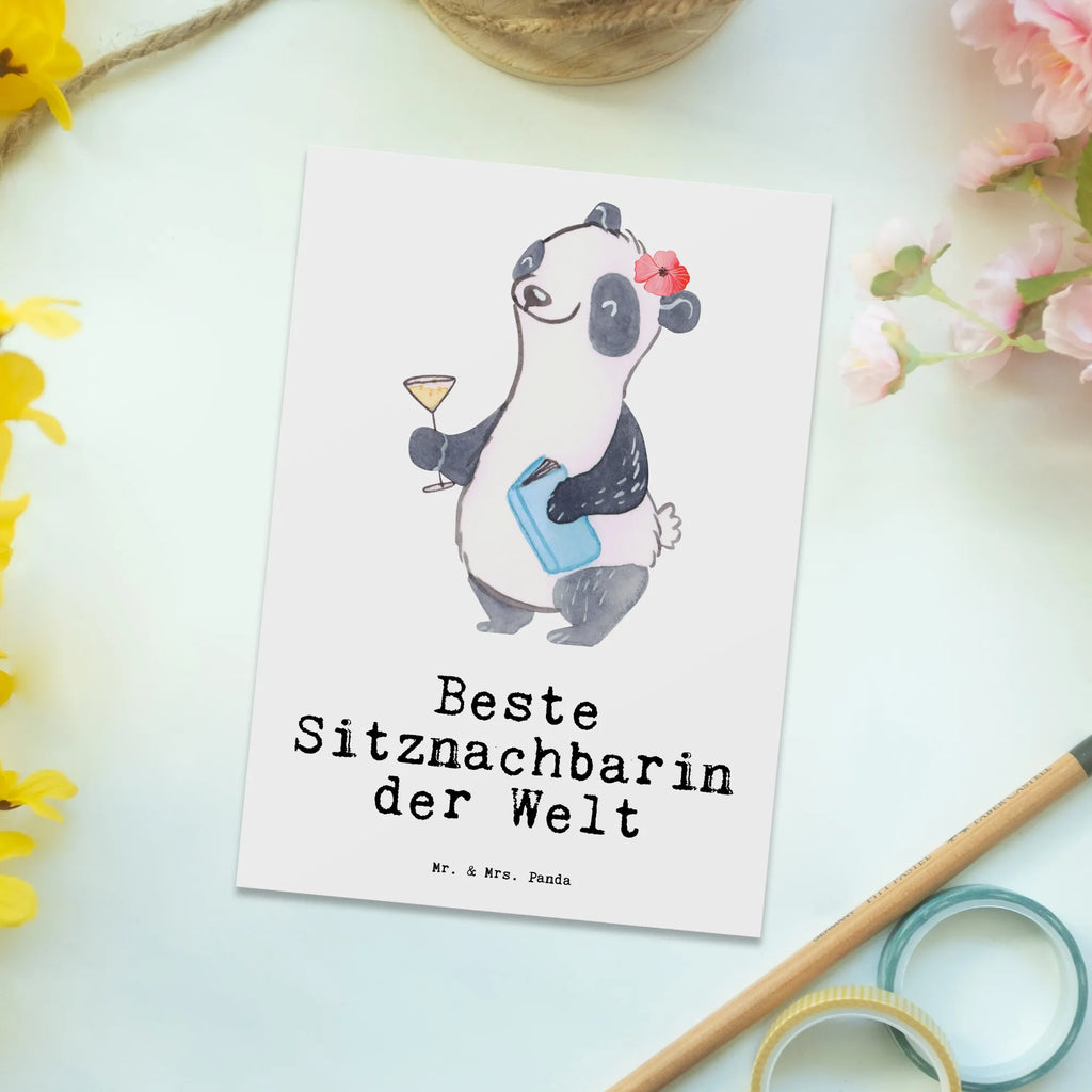 Postkarte Panda Beste Sitznachbarin der Welt Postkarte, Karte, Geschenkkarte, Grußkarte, Einladung, Ansichtskarte, Geburtstagskarte, Einladungskarte, Dankeskarte, Ansichtskarten, Einladung Geburtstag, Einladungskarten Geburtstag, für, Dankeschön, Geschenk, Schenken, Geburtstag, Geburtstagsgeschenk, Geschenkidee, Danke, Bedanken, Mitbringsel, Freude machen, Geschenktipp, Sitznachbarin, Stuhlnachbar, Mitschülerin, Nachbarin, Uni, Universität, Seminar, Kommilitone, Tischnachbar, Schule, Mitstudentin, Hochschule, Beste Sitznachbarin der Welt, Weltbeste Sitznachbarin