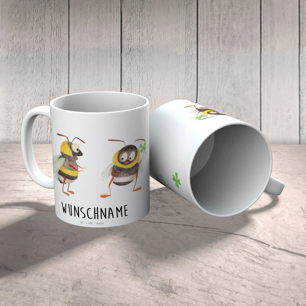 Personalisierte Tasse Hummeln mit Kleeblatt Personalisierte Tasse, Namenstasse, Wunschname, Personalisiert, Tasse, Namen, Drucken, Tasse mit Namen, Tiermotive, Gute Laune, lustige Sprüche, Tiere, Hummel, Biene, Spruch positiv, Biene Deko, Spruch schön, glücklich sein, glücklich werden, Spruch fröhlich