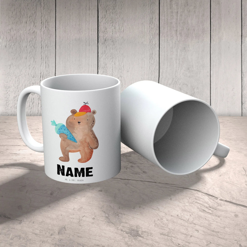 Personalisierte Tasse Bär mit Schultüte Personalisierte Tasse, Namenstasse, Wunschname, Personalisiert, Tasse, Namen, Drucken, Tasse mit Namen, Bär, Teddy, Teddybär, Bär Motiv, Schultüte, Erster Schultag Geschenk, Einschulung Geschenk, Schule Geschenk, Grundschule, Schulanfang, Schulbeginn