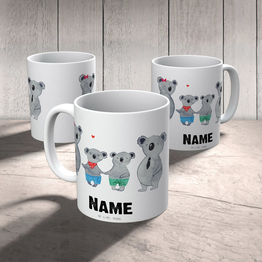 Personalisierte Tasse Koala Familie zwei Personalisierte Tasse, Namenstasse, Wunschname, Personalisiert, Tasse, Namen, Drucken, Tasse mit Namen, Familie, Vatertag, Muttertag, Bruder, Schwester, Mama, Papa, Oma, Opa, Koala, Koalabär, beste Familie, Familienzeit, Familienleben, Koalafamilie, Lieblingsfamilie