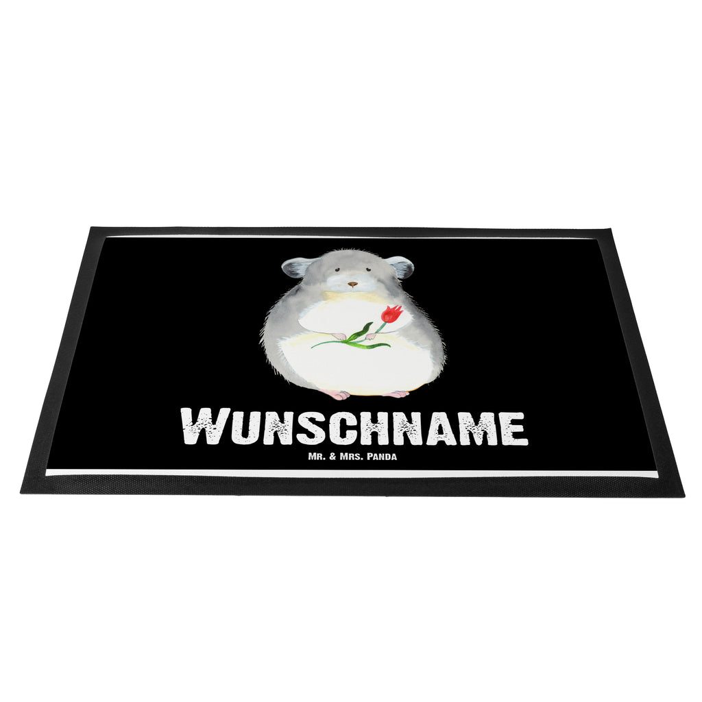 Personalisierte Fußmatte Chinchilla mit Blume Personalisierte Fußmatte, Fußmatte mit Namen, Personalisieruung, Personalisiert, Fußmatte bedrucken, Türvorleger mit Namen, Haustürmatte personalisiert, Namensfussmatte, Wunschnamen, Bedrucken, Türvorleger personalisiert, Tiermotive, Gute Laune, lustige Sprüche, Tiere, Chinchilla, Chinchillas, Liebeskummer, Kummer, Depressionen, traurig sein, Chaos, Glücklichsein, Büro, Büroalltag