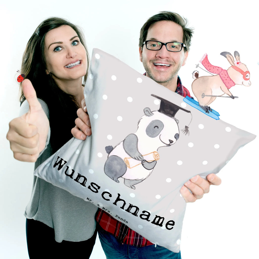 Personalisiertes Kissen Panda Bester Bachelor der Welt Kissen, personalisiert, Name, Wunschname, bedrucken, Kopfkissen, für, Dankeschön, Geschenk, Schenken, Geburtstag, Geburtstagsgeschenk, Geschenkidee, Danke, Bedanken, Mitbringsel, Freude machen, Geschenktipp, Bachelor, Student, Studium, Sohn, Spaß, Musterschüler, lustig, Studienabschluss, witzig, Universität, Abschluss, Alumni, Uni, Studenten, Hochschule